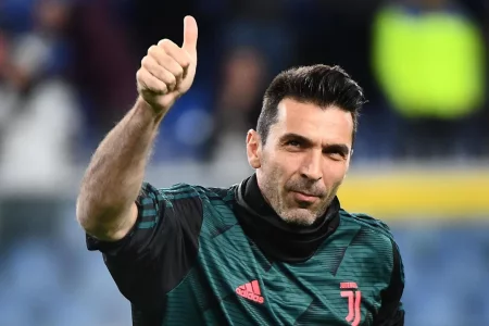 Włoski bramkarz Gianluigi Buffon zakończył karierę piłkarską w wieku 45 lat