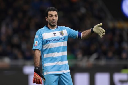 Legendarny włoski bramkarz Gianluigi Buffon zakończy karierę piłkarską w wieku 45 lat.